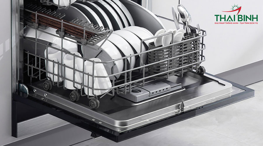 Xếp bát đĩa hợp lý giúp máy rửa bát hoạt động tốt hơn
